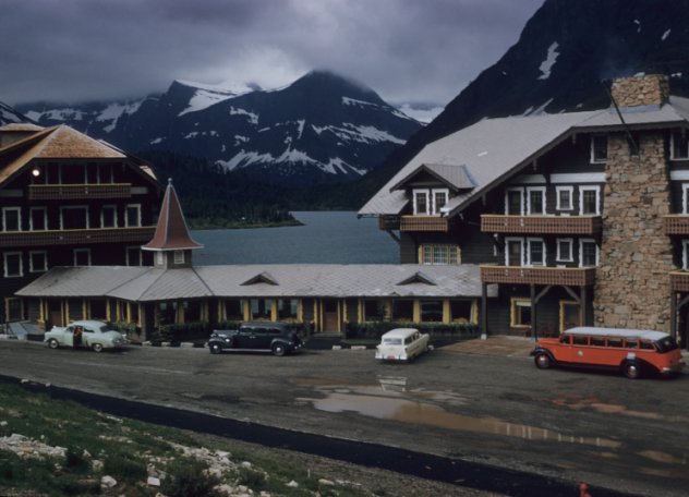 Many Glacier Hotel