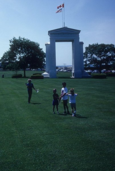 Tootsie, Sally, Hal & Lytle in the park