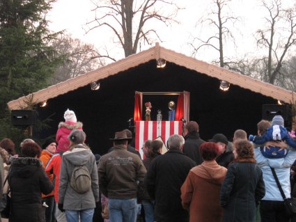 puppet show at the Christmas market