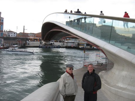 tourists at the Costiuzione Bridge