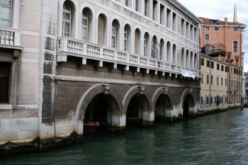 a Venetian garage