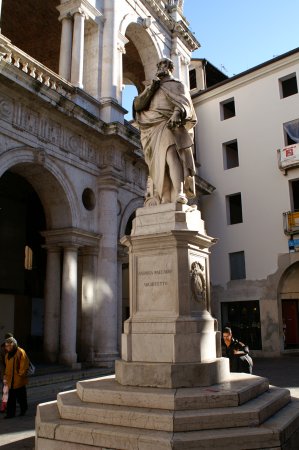 statue of Palladio