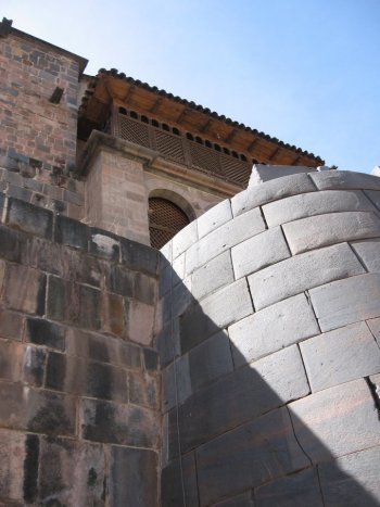 Coricancha curved wall